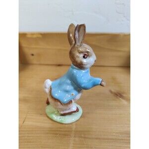 Vtg Peter Rabbit 4" Figurine Signed By F. Warne Small Chip On Ear